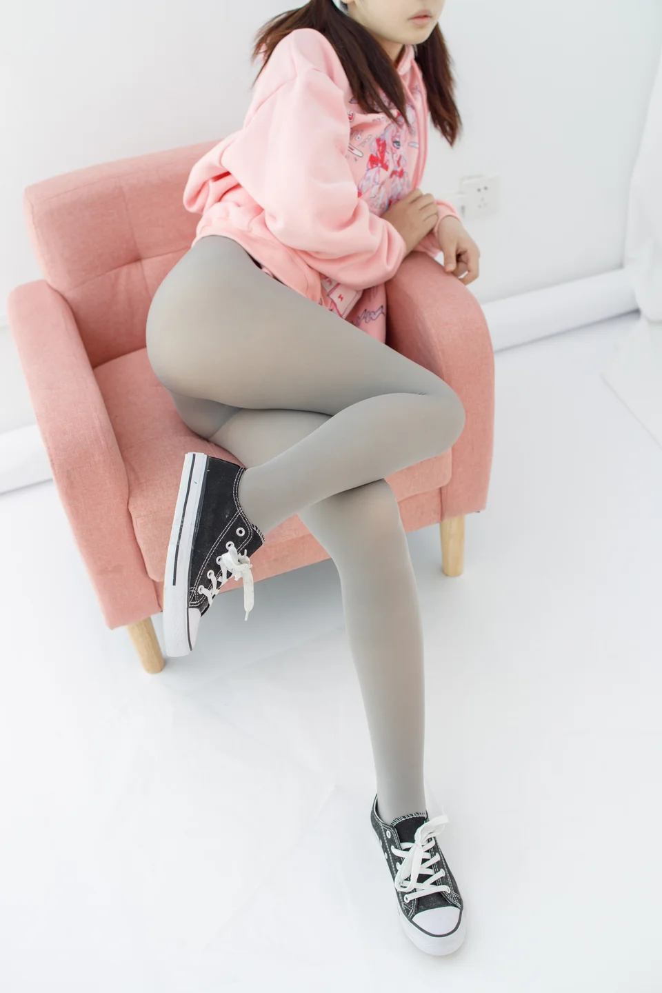 森萝财团_小夜_No_002_内部017_真空灰丝80D_137P,1V_5_01GBP tg@simisebaisi 【丝足阁】041.webp